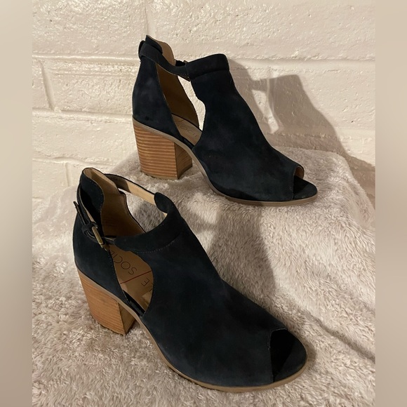 Sole Society Ferris Navy Suede Cut-out booties with Ankle buckles, sz 9.5 - Picture 2 of 7